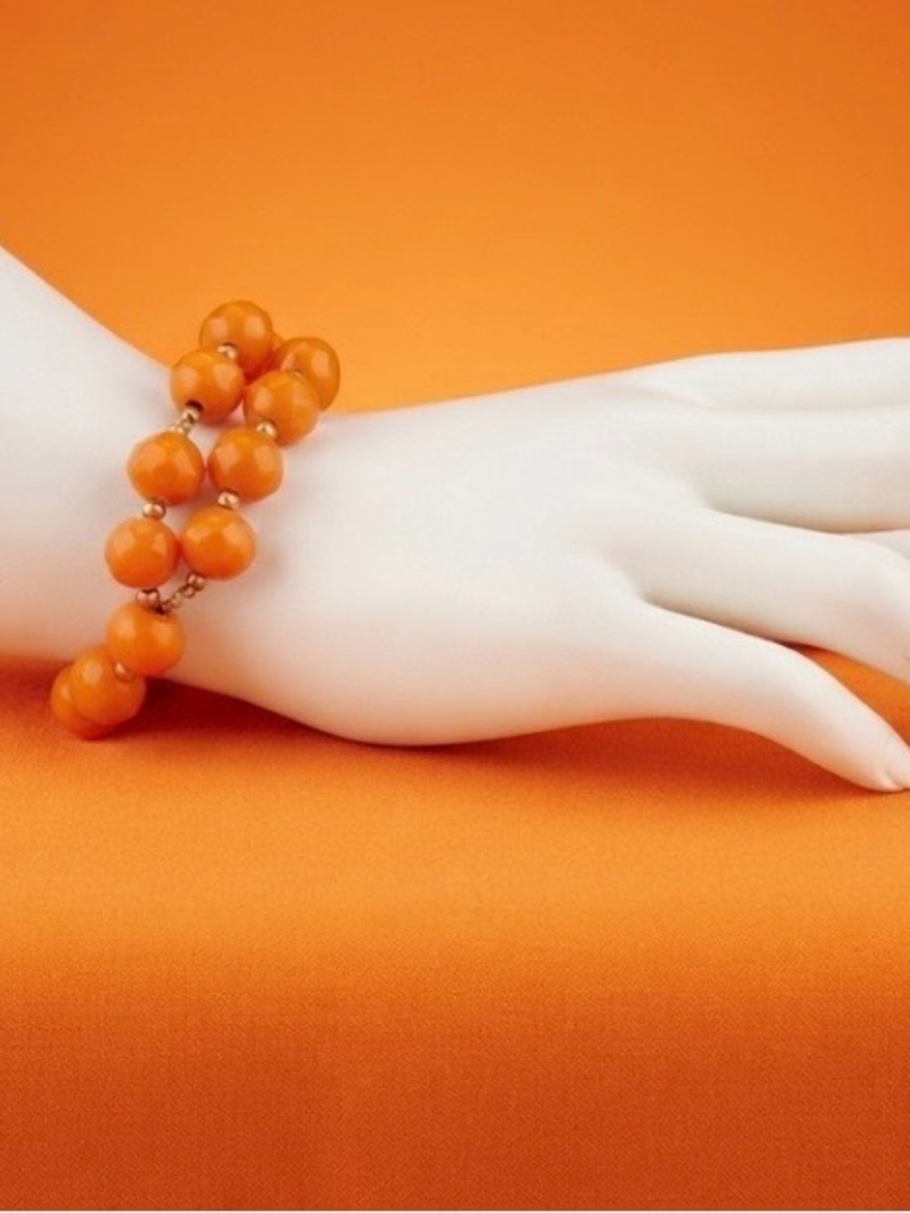 1930’s BAKELITE Clustered Orange Bead Bracelet for Women - Picture 6 of 6